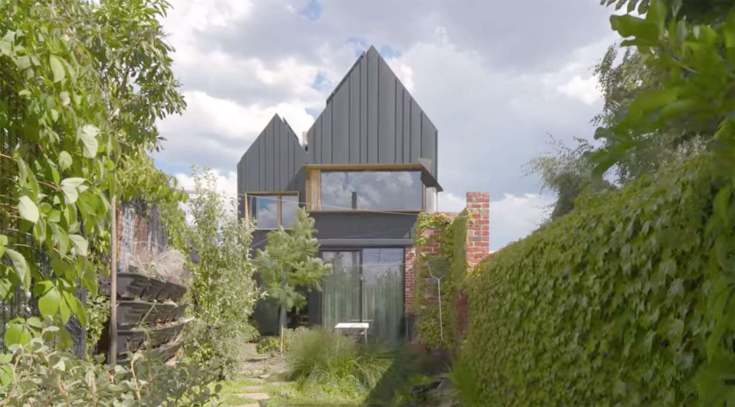 Gorgeous Hütt House Blends Biophilia With Passivhaus